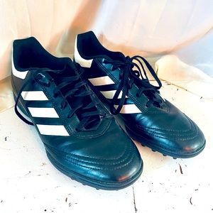 Adidas cleats soccer/ football shoes Us 8